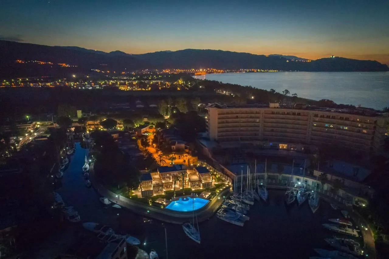 Apartment Appartamento Tramontana Portorosa - Residence Delfino Furnari